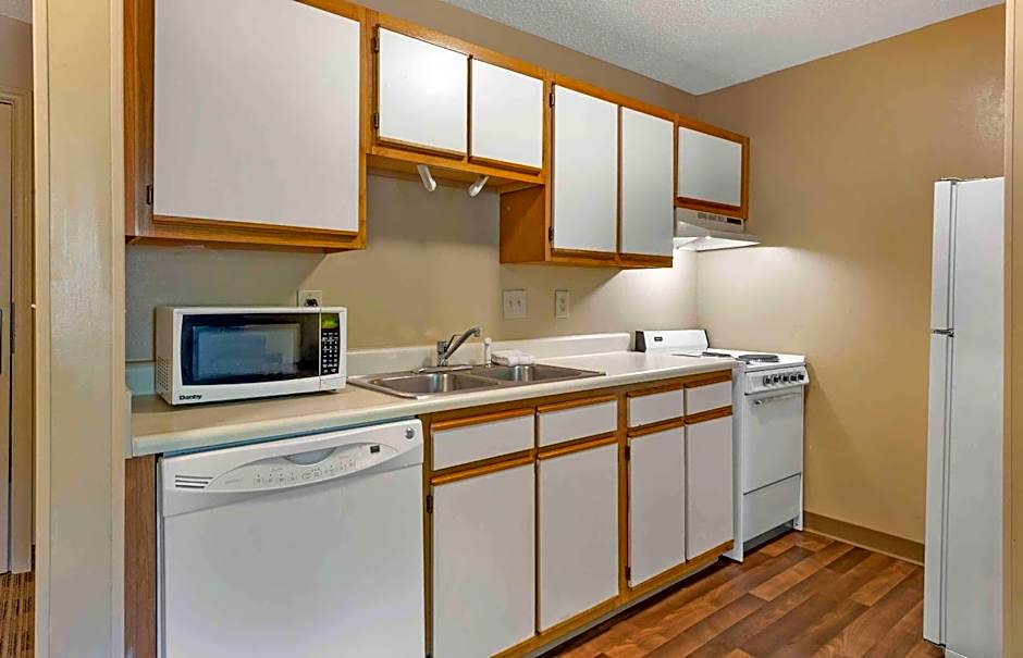 Suburban Studios Cary - RDU Airport