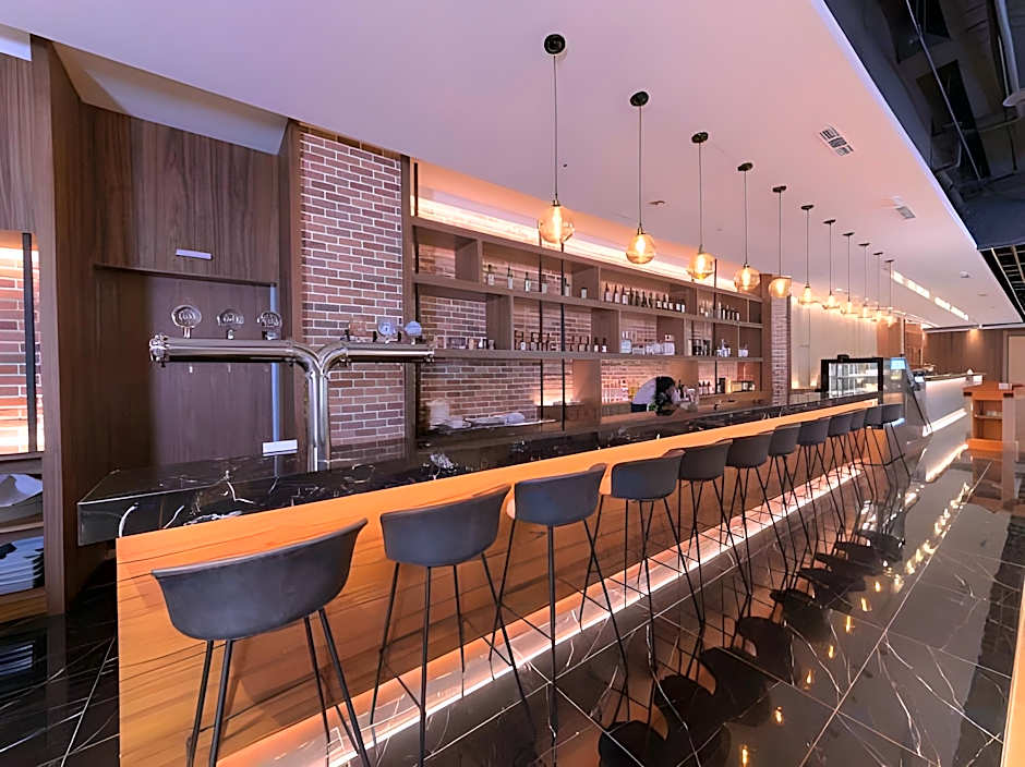 JANDA Golden Tulip Hotel