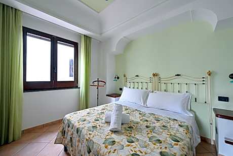 Suite-Con soggiorno-Bagno in camera con doccia-Terrazza-Suite