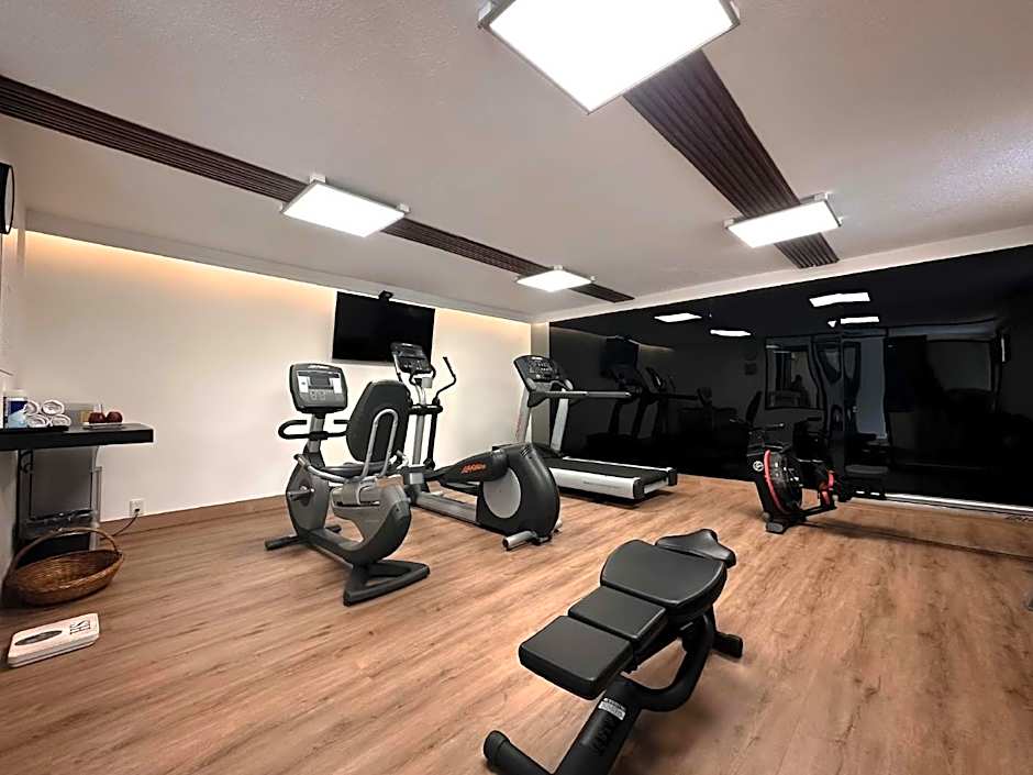 HS HOTSSON Hotel Tampico