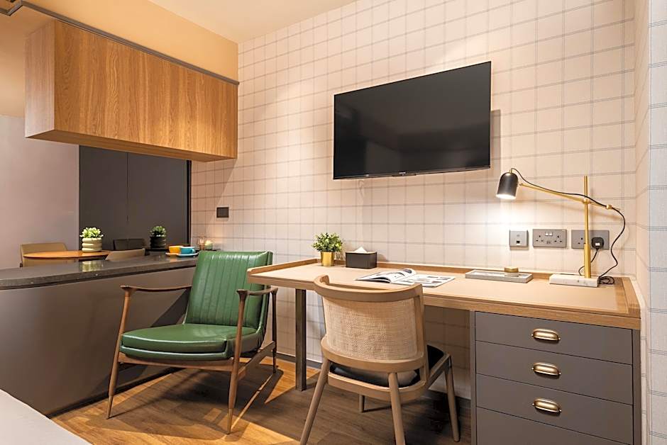 Dash Living on Hollywood