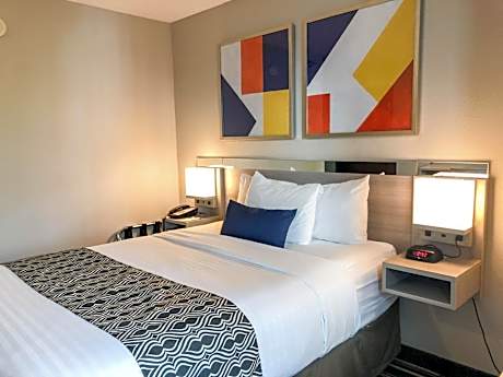 Queen Room - Disability Access/Non-Smoking