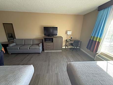 King Suite with Sofa bed - Non Smoking/Interior Hall