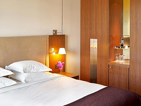 Premium Room with Balcony and Arc de Triomphe View