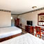 Studio City Court Yard Hotel