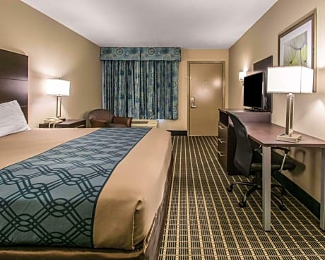 1 King Bed, Nonsmoking