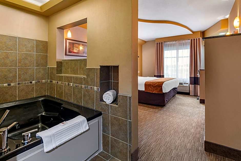 Comfort Suites Perrysburg