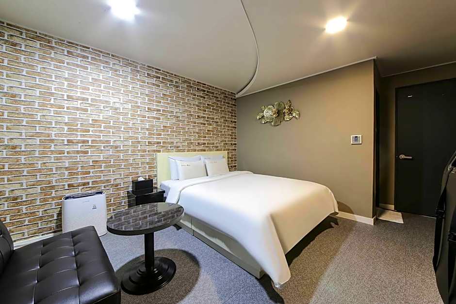 Gunsan Hotel May