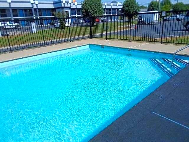 Howard Johnson by Wyndham Clarksville Tennessee