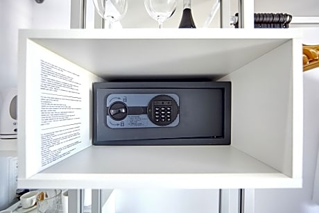 Twin Room, Balcony, Pool View (2 Large Twin Beds)