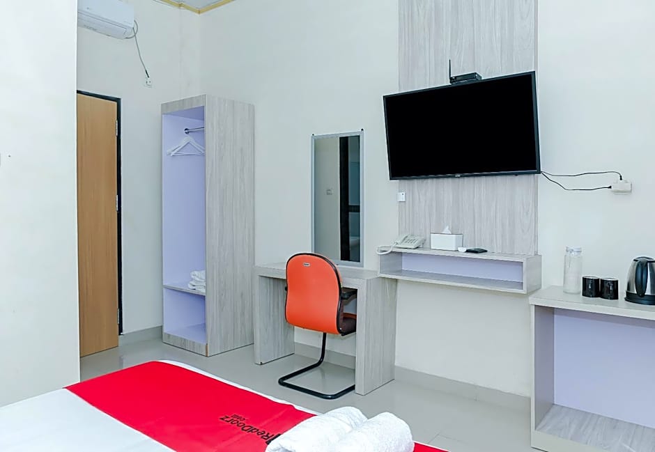 RedDoorz Plus at GNG Hotel El Tari Airport Kupang