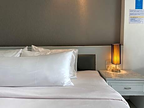 Deluxe Suite with Sea View