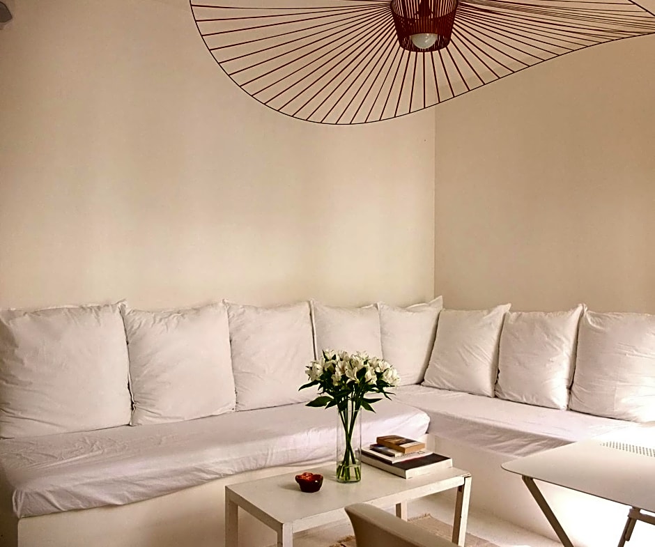 La Maison Jaune – Sete, FL