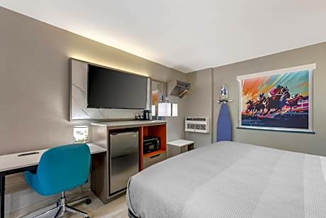 Superior King Suite - Non-Smoking