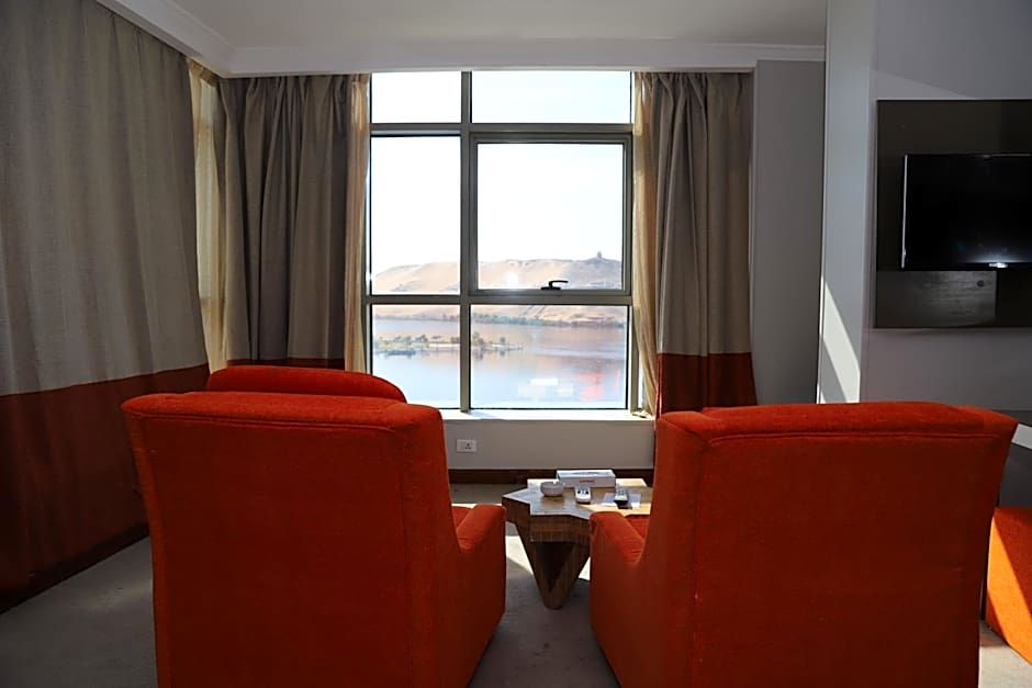 Photo 1 of 34 of Executive Suite