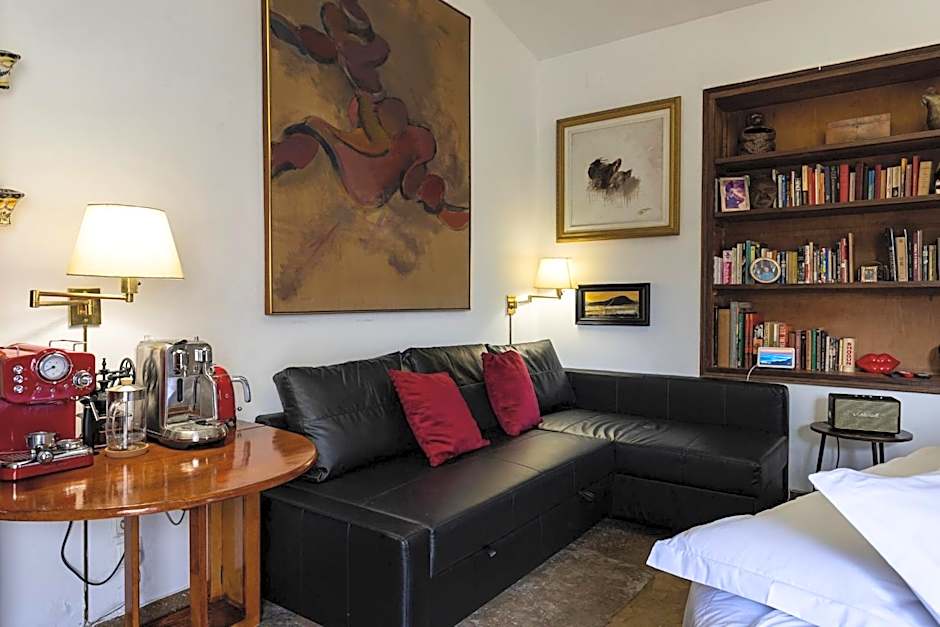 Sintra WOW - Unique double Smart Room in 17th century Palace! Hot tub, Snooker, BBQ, PS5, Sauna, Gym