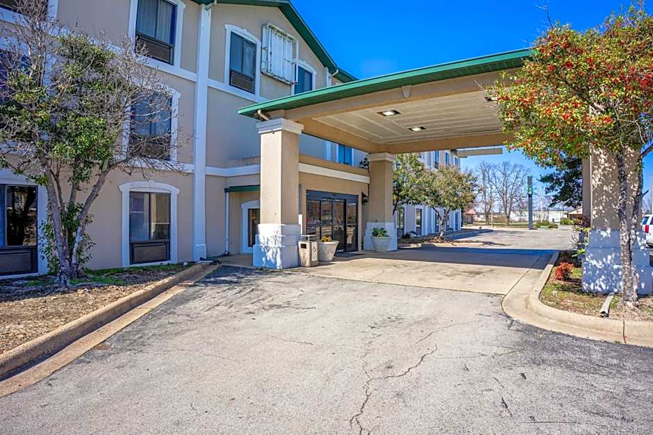 Ark Suites By OYO Jonesboro I-555