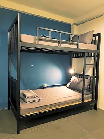 Bunk Bed in Mixed Dormitory Room