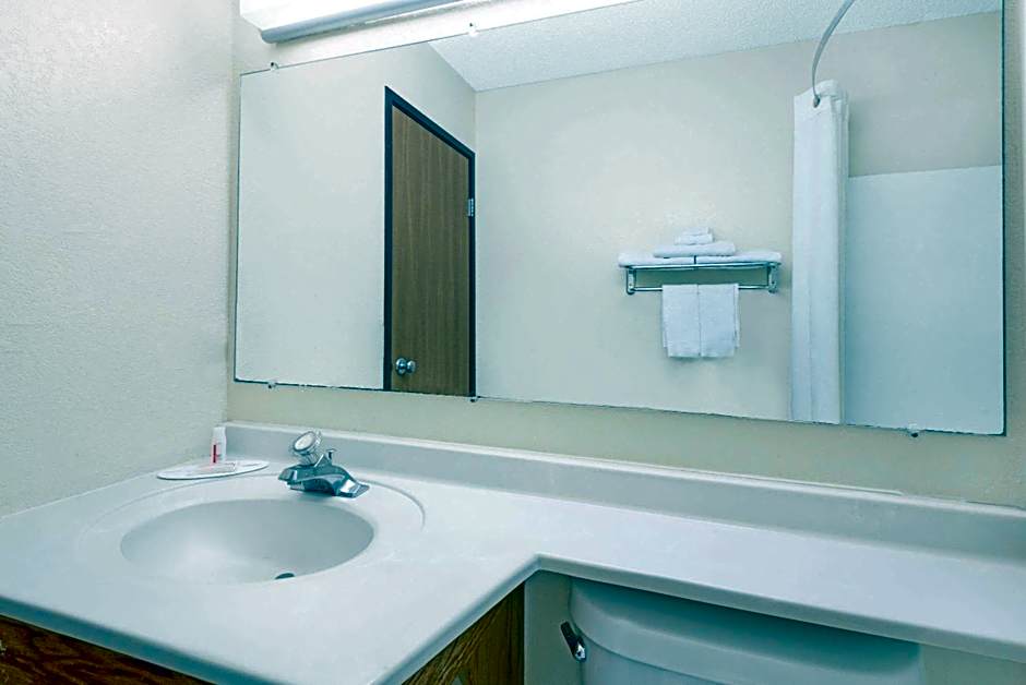 Super 8 by Wyndham Kent/Akron Area