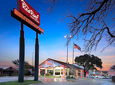 Red Roof Inn & Suites Irving - DFW Airport South
