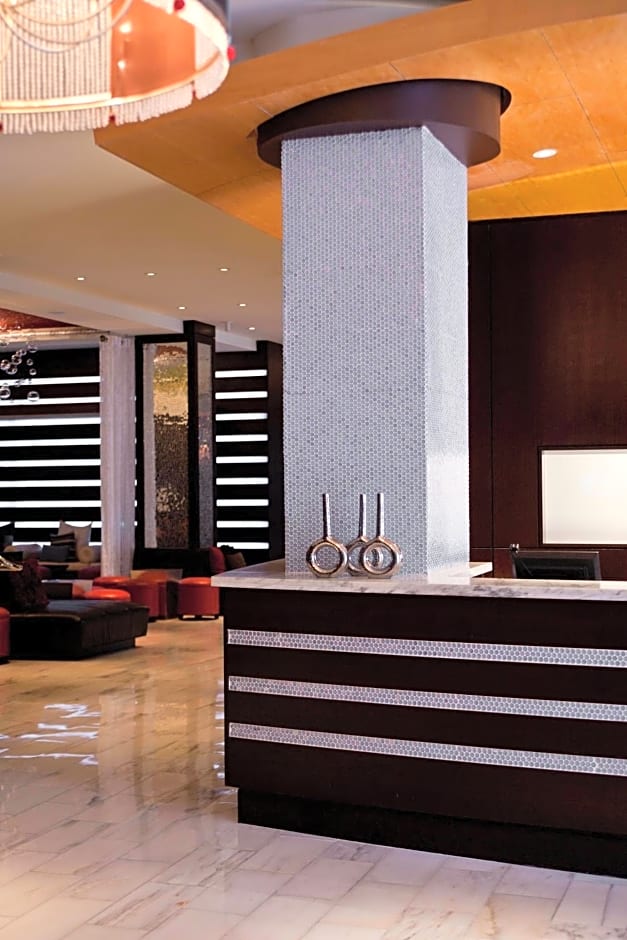 Renaissance New Orleans Pere Marquette French Quarter Area Hotel