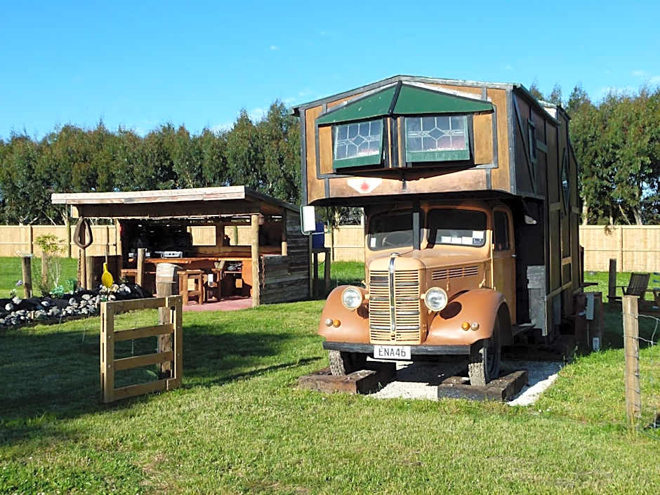 Wacky Stays - unique farm-stay glamping rentals, FREE animal feeding tours