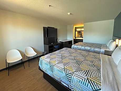 Queen Room with Two Queen Beds - Smoking