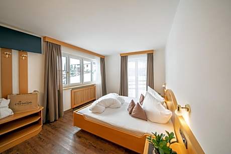 Budget Double Room - Annex Residence Hotellino (164 ft)