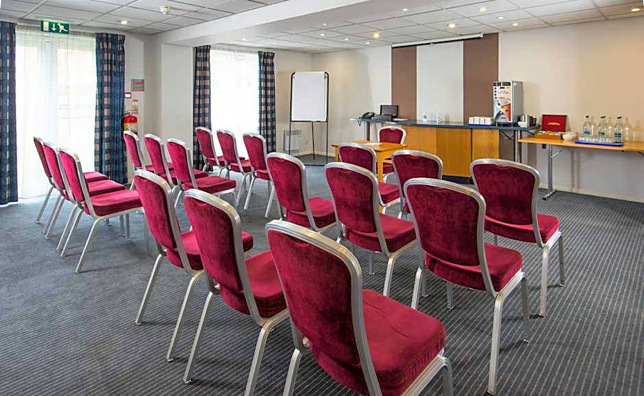 Holiday Inn Express Gloucester By IHG