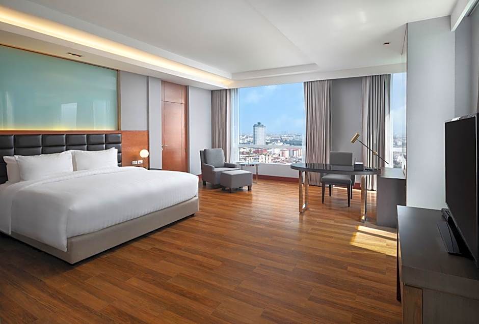 Photo 1 of 7 of Deluxe Grand 1 King Bed