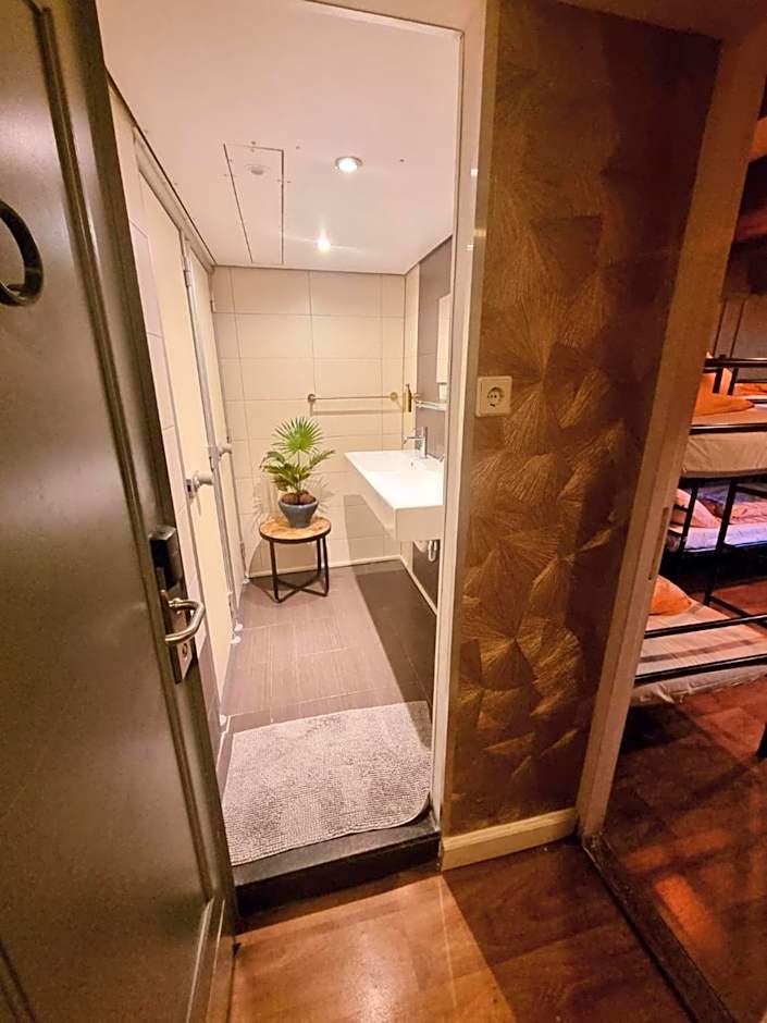 Amsterdam Downtown Hotel Canal View