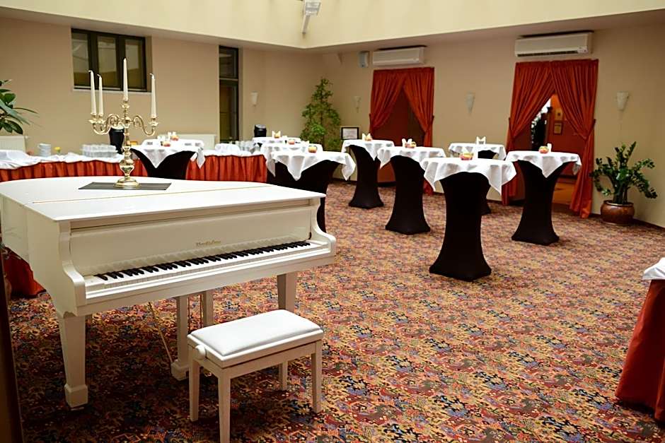 Monika Centrum Hotels