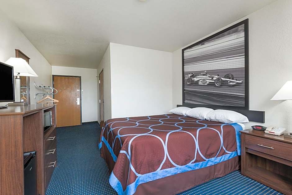 Super 8 by Wyndham Greenfield