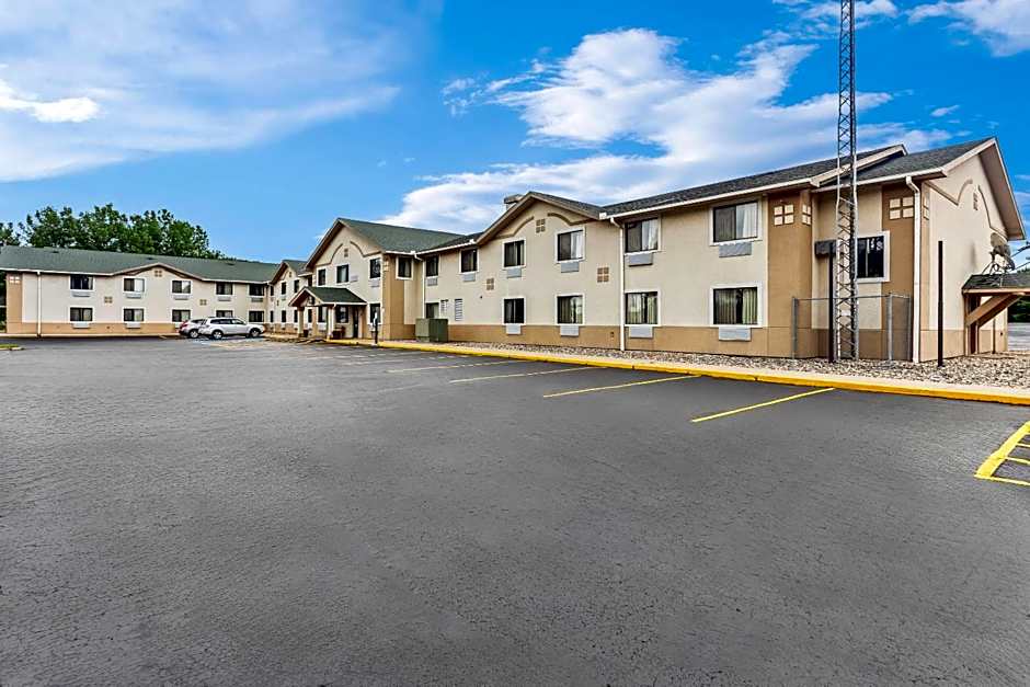 Quality Inn & Suites Howe - Sturgis