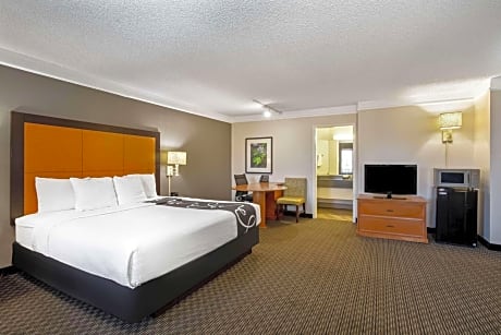 One-Bedroom King Suite - Non-Smoking