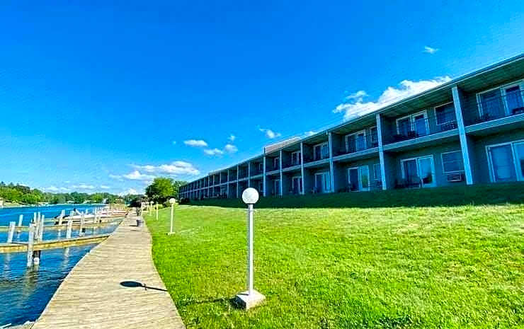 Fleetwood Inn & Suites