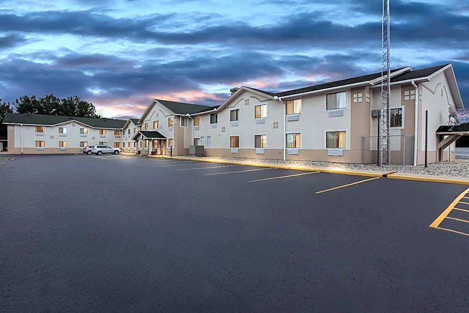 Quality Inn & Suites Howe - Sturgis