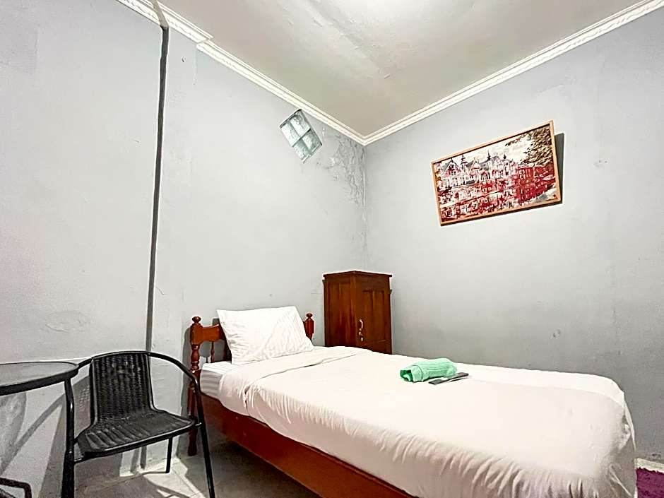 Q-Five Guest House YIA Kulon Progo Mitra RedDoorz