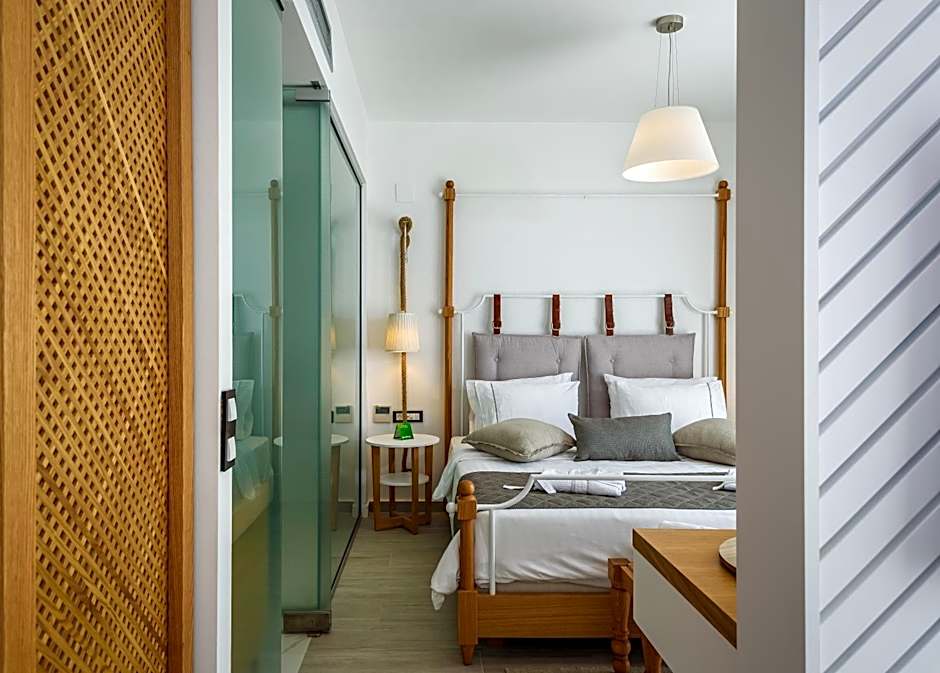 Solimar White Pearl - Adults Only