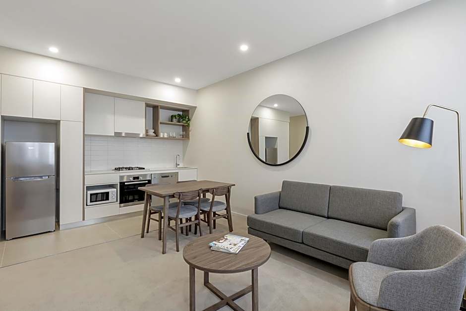 Brady Apartment Hotel Hardware Lane