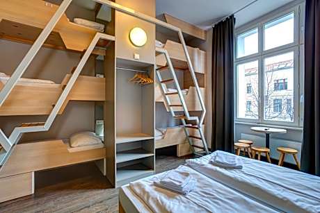 Bed in 8-Bed Mixed Dormitory Room