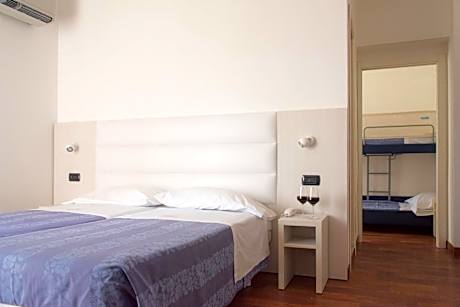 Family Suite (2 Adults + 2 Children)