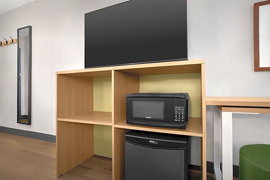 Spark by Hilton Denver East I 70