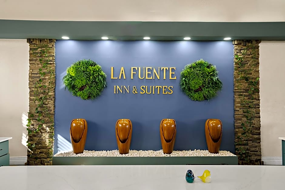 La Fuente Inn & Suites