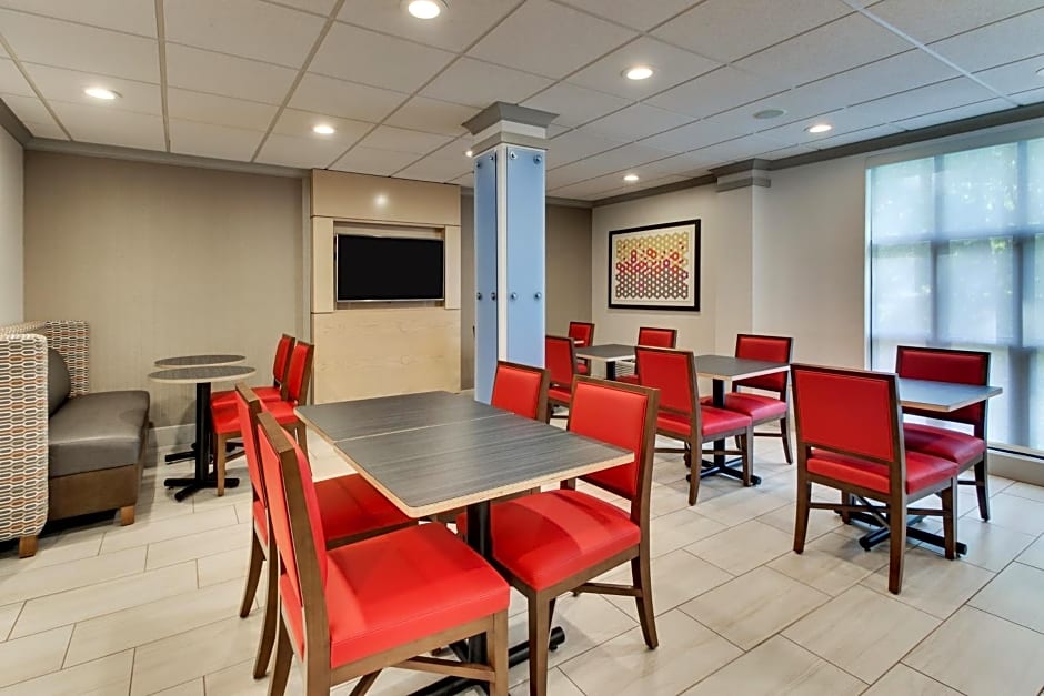 Holiday Inn Express Hotel & Suites - Atlanta/Emory University Area