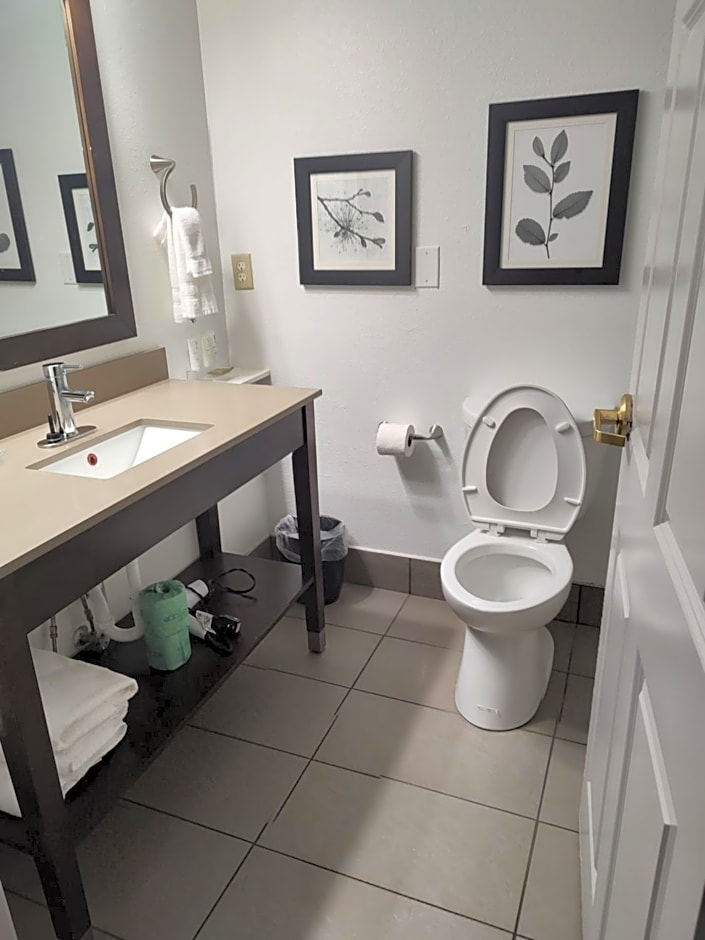 Country Inn & Suites by Radisson, Hinesville, GA