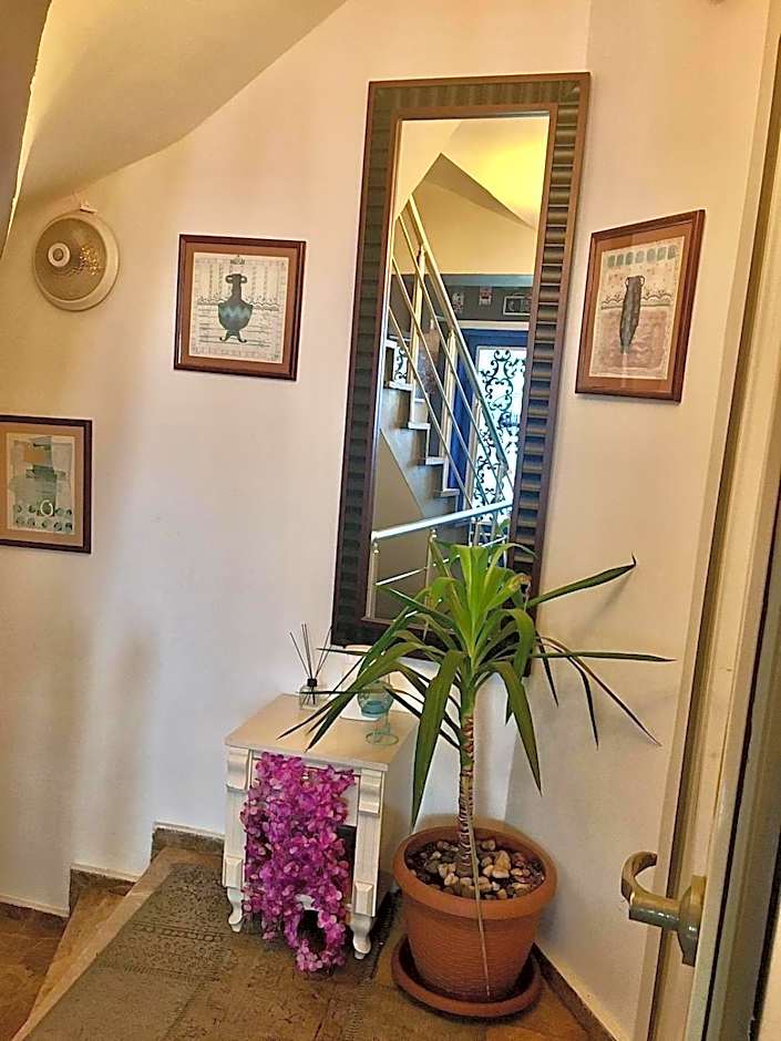 La Petite Maison Hotel