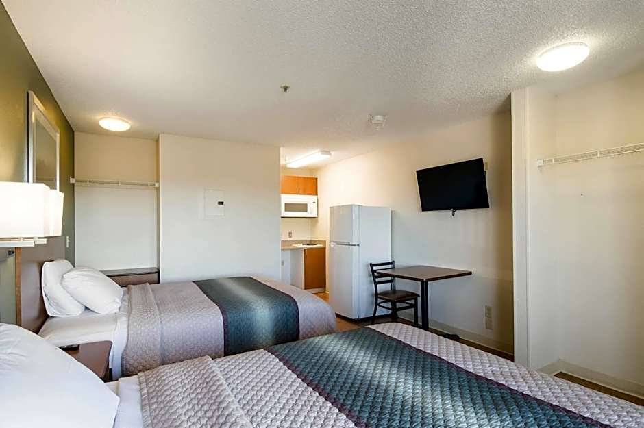 HomeTowne Studios Denver - Thornton