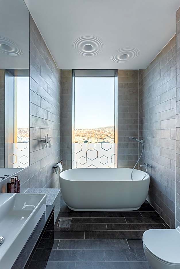 Clarion Hotel The Hub