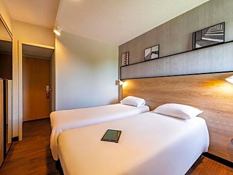 Standard Room with 2 Single Beds